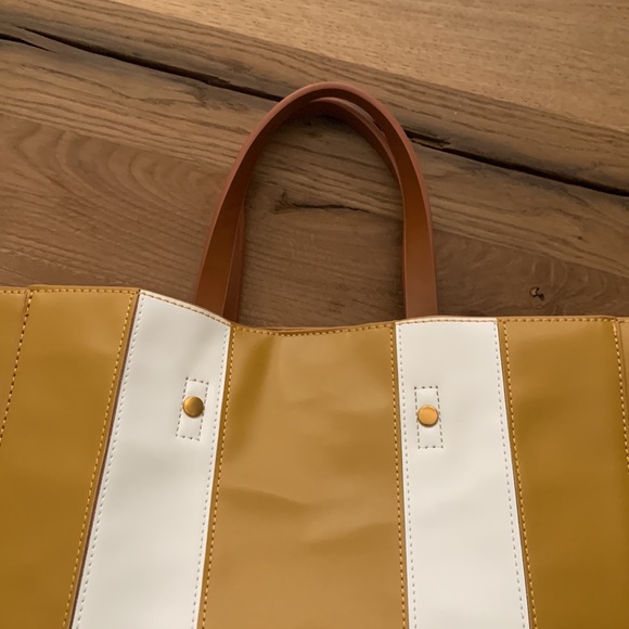 NWT yellow and white striped tote - Picture 3 of 8